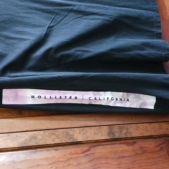 Hollister long sleeve t shirt.  Black with light pink. good used condition - Picture 5 of 7